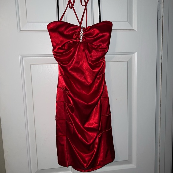 Red Dress - Picture 1 of 8